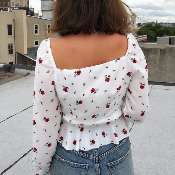 🆕Misty Ditsy Floral Puffy Sleeve Shoulder Top - Picture 4 of 7